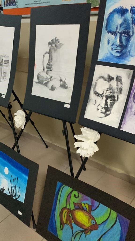 Geleceğin tasarımcıları eserlerini sergiledi