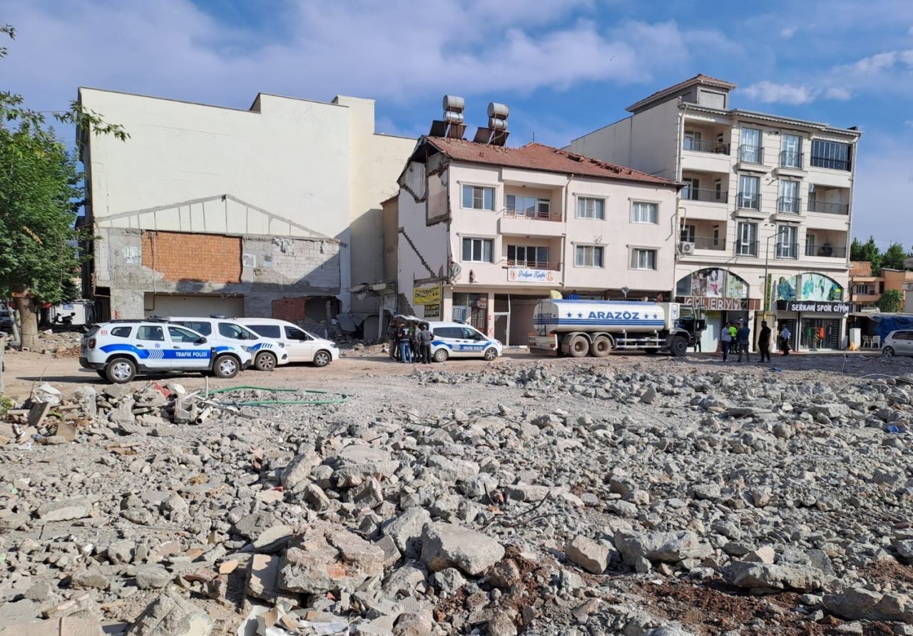 Kamyonun çarptığı kadın hayatını kaybetti