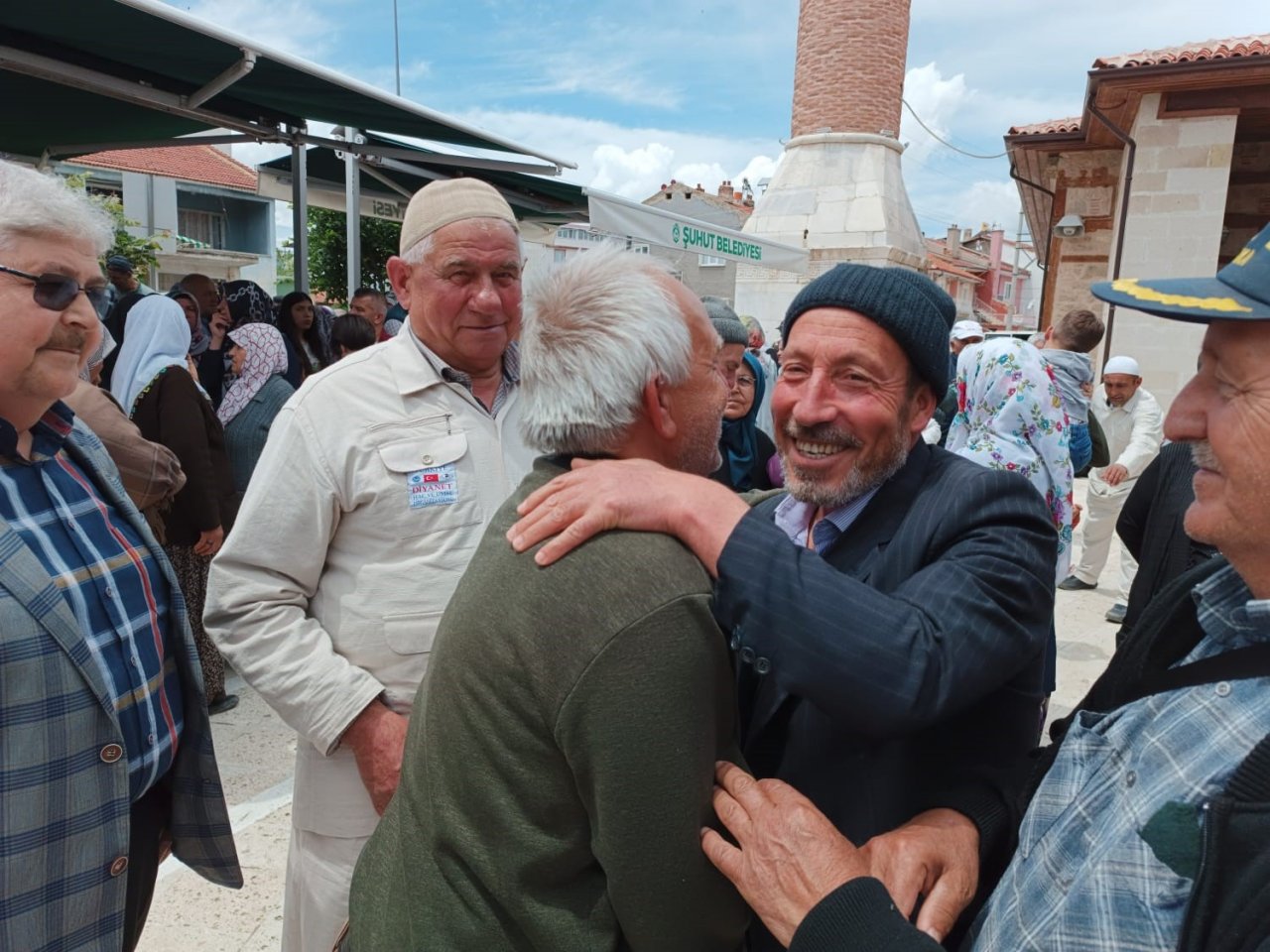 Şuhut’ta hacı adayları kutsal topraklara dualarla uğurlandı