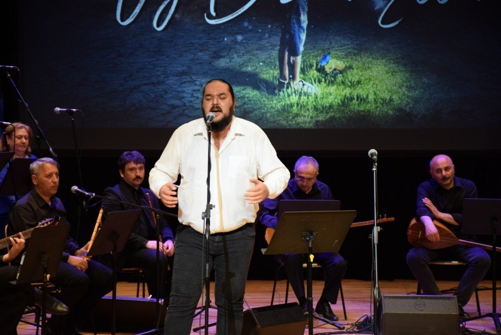 Türk Halk Müziği Personel Korosu’ndan “Oy Bizim Eller” konseri