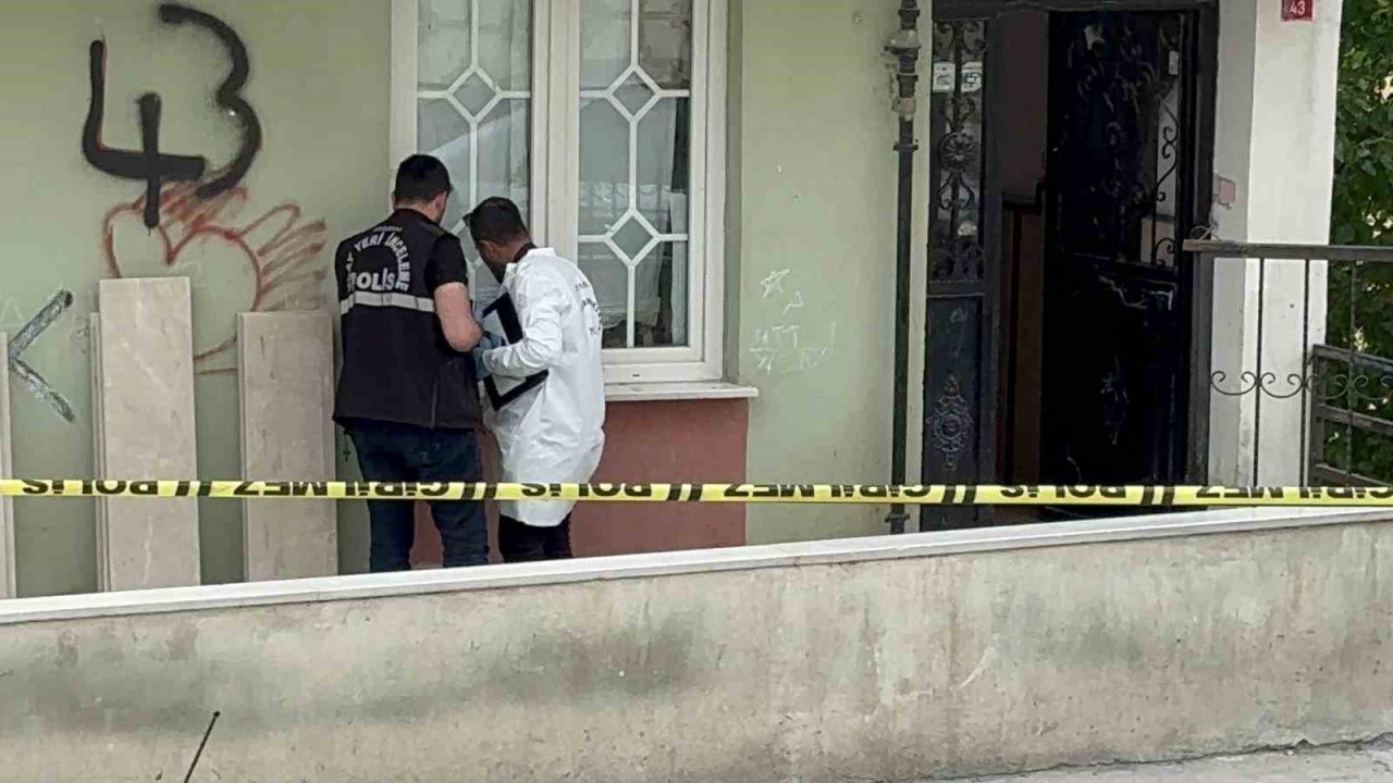 Annesiyle kavga ettiğini gören 19 yaşındaki genç, babasını silahla vurdu