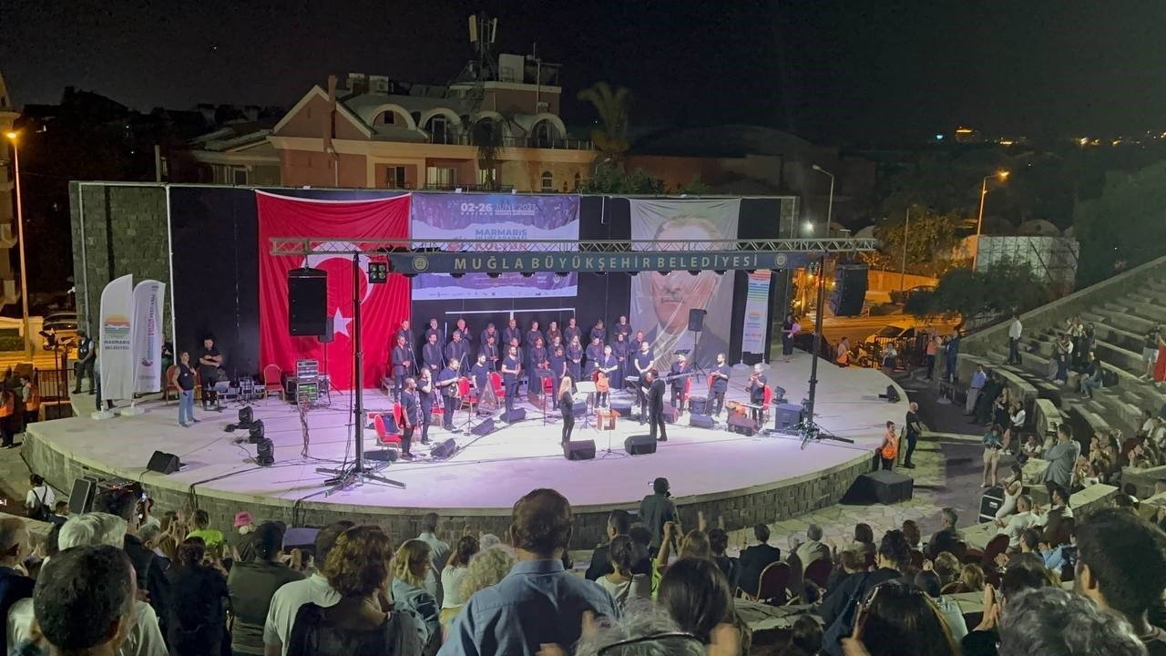 Antakya Medeniyetler Korosu onur konuğu olarak Marmaris’te konser verdi