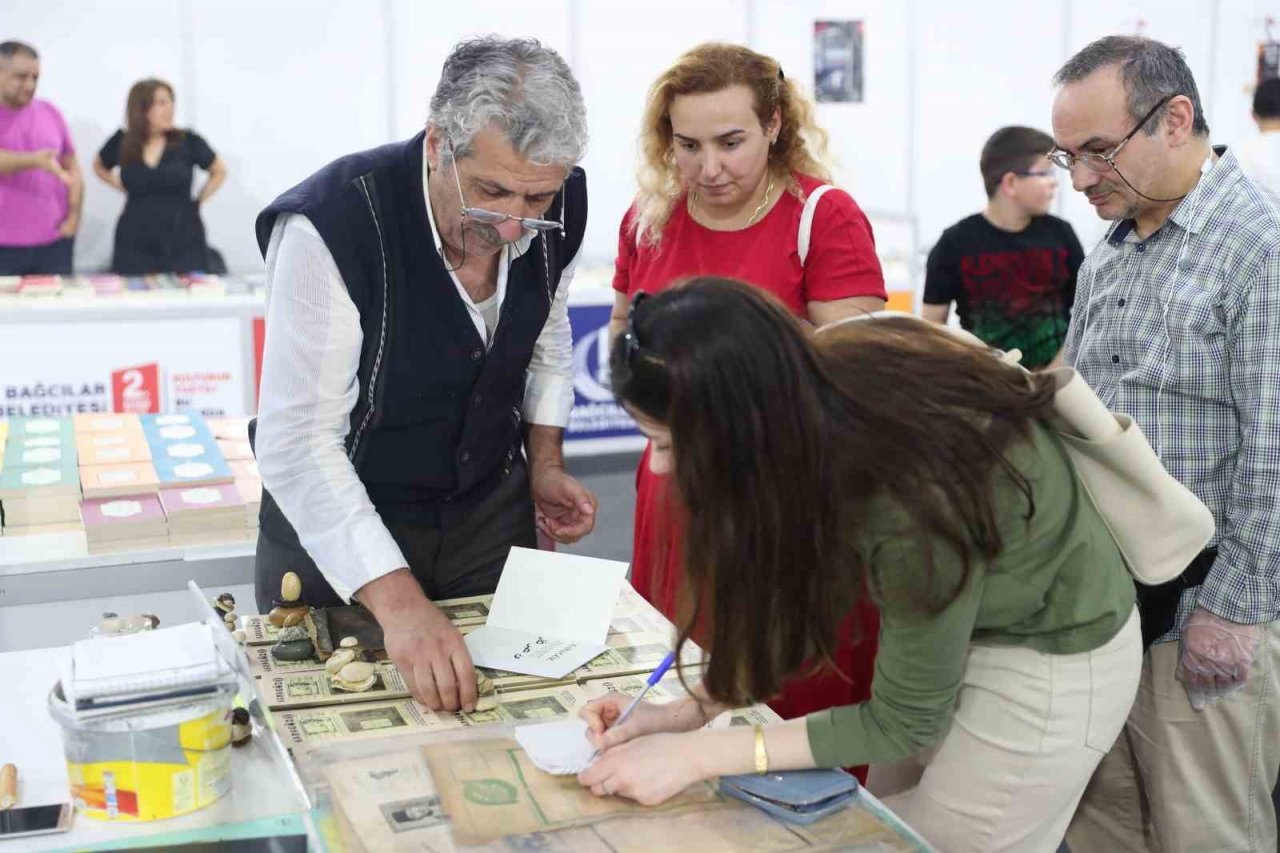 Bağcılar Kitap Fuarı’nda el emeği taşlara yoğun ilgi