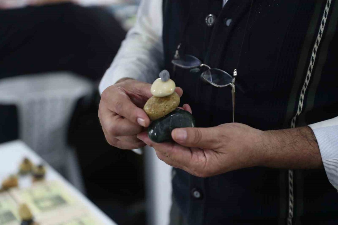 Bağcılar Kitap Fuarı’nda el emeği taşlara yoğun ilgi