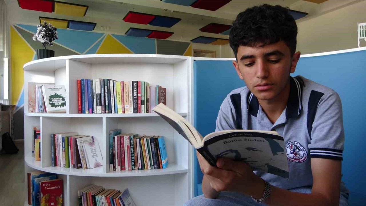 Bingöl’de 50 kitap okuyan öğrenci ödüllendirildi
