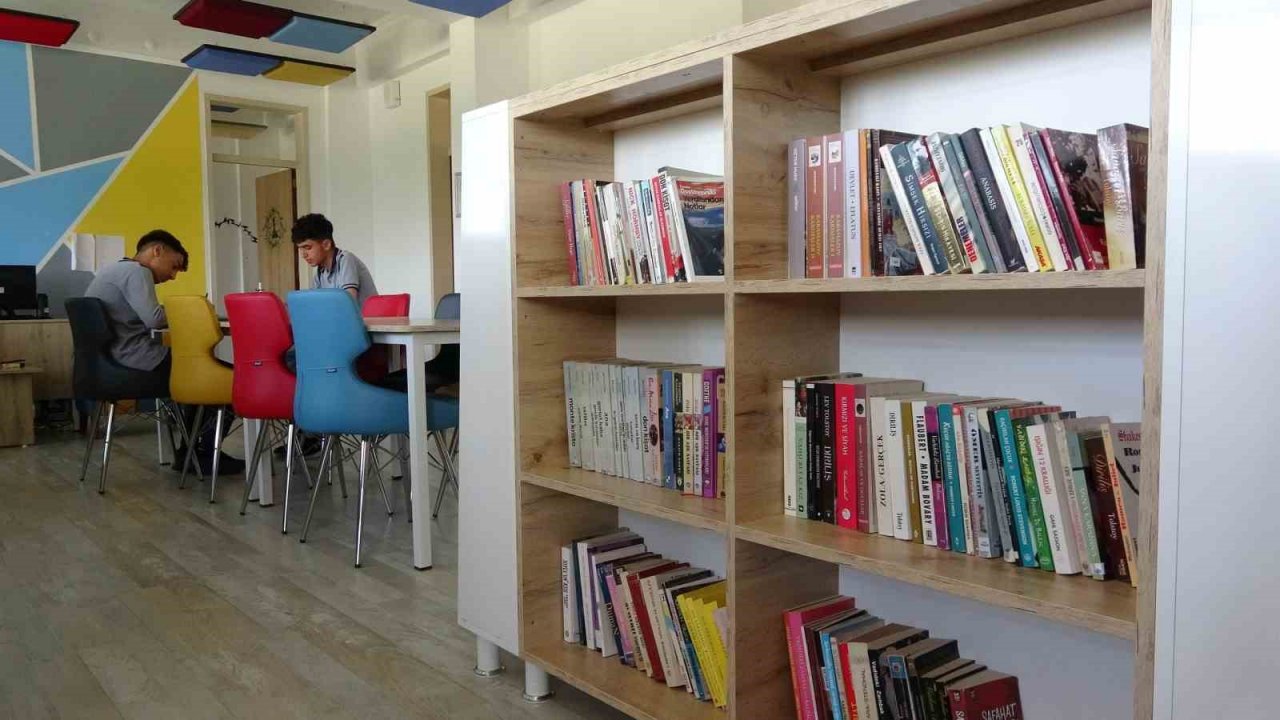 Bingöl’de 50 kitap okuyan öğrenci ödüllendirildi