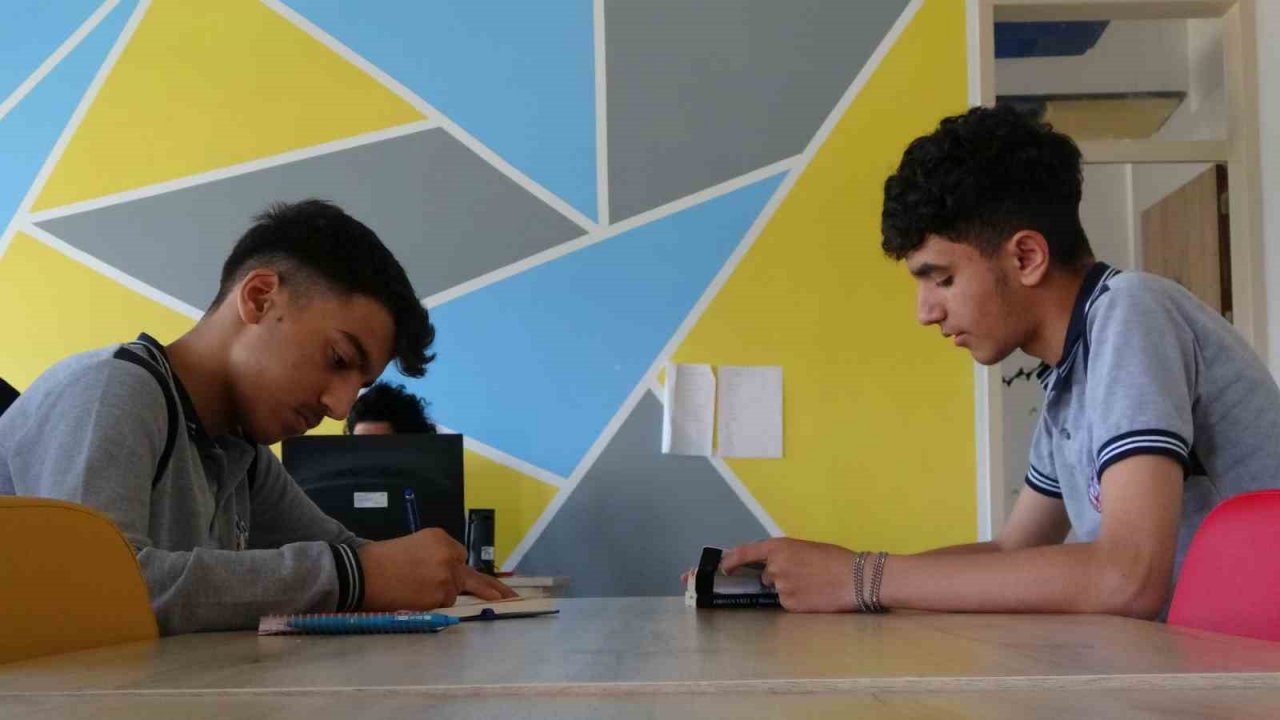 Bingöl’de 50 kitap okuyan öğrenci ödüllendirildi