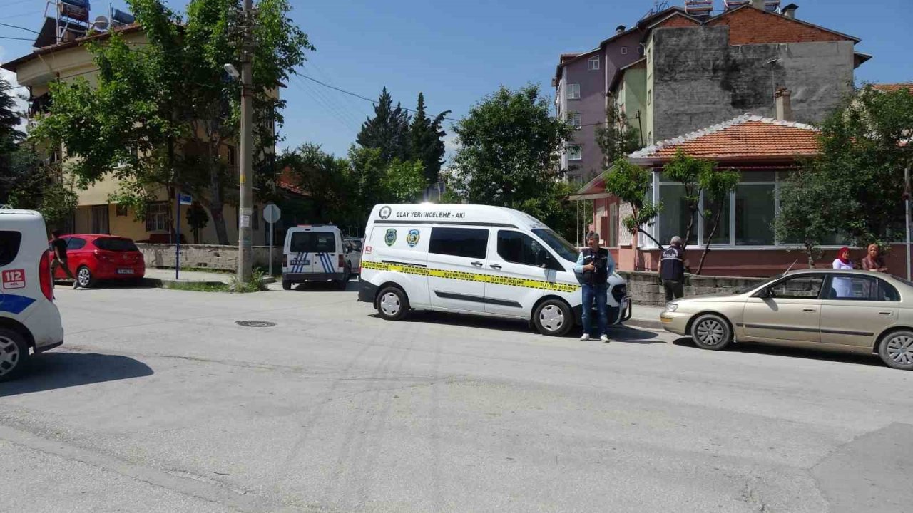 Burdur’da kafası asansöre sıkışan kadın feci şekilde can verdi