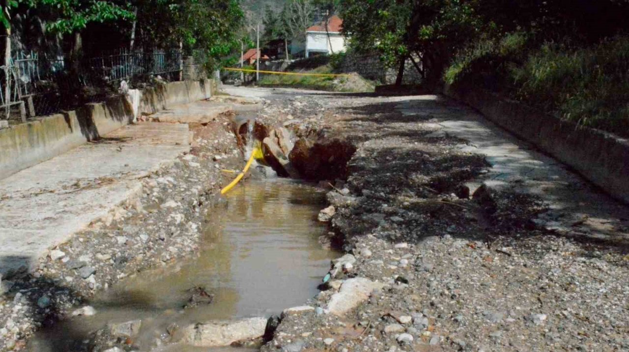 Burdur’da yaşanan selin hasarları giderilmeye çalışılıyor