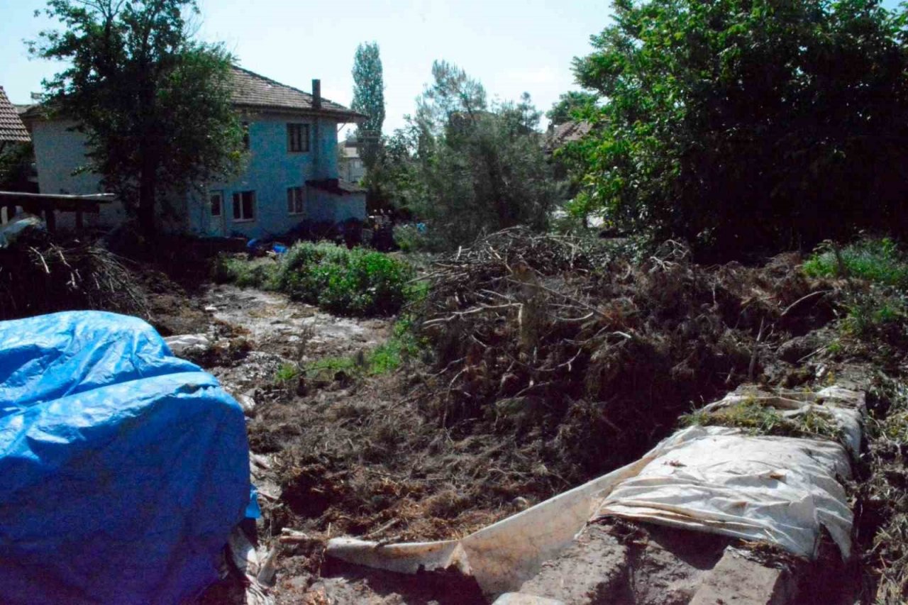 Burdur’da yaşanan selin hasarları giderilmeye çalışılıyor