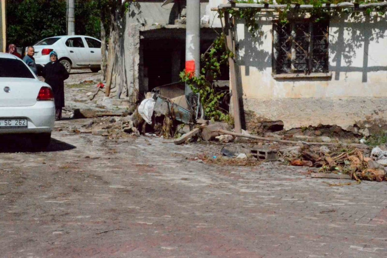 Burdur’da yaşanan selin hasarları giderilmeye çalışılıyor