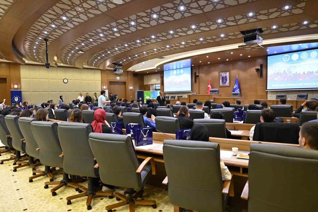 Yerel ve ulusal sorunlara genç bakış