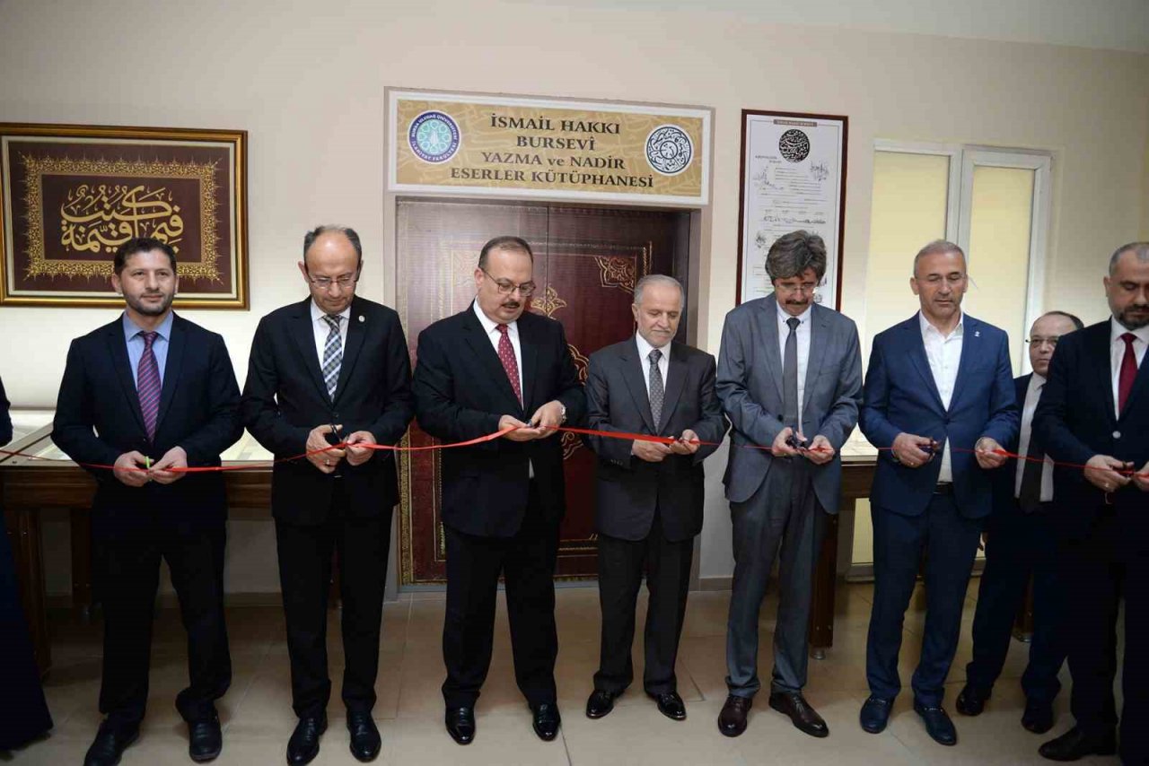 Yazma eserler kütüphanesi ve sergi salonu hizmete açıldı