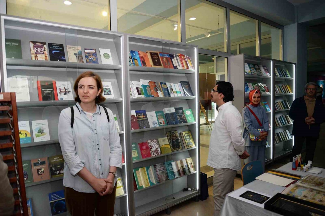 Yazma eserler kütüphanesi ve sergi salonu hizmete açıldı