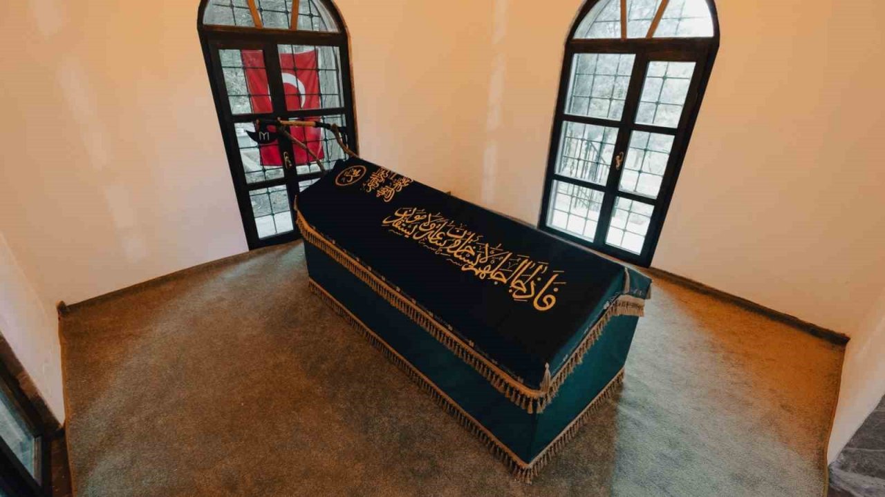 Turgut Alp Türbesi restore edildi