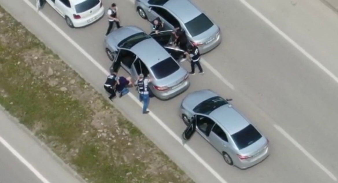 Bursa’da nefes kesen uyuşturucu operasyonu...Havadan ve karadan takiple böyle yakalandı