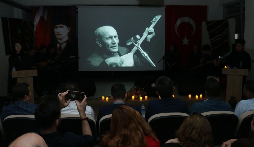 Öğrenciler halk ozanı Aşık Veysel’i andı