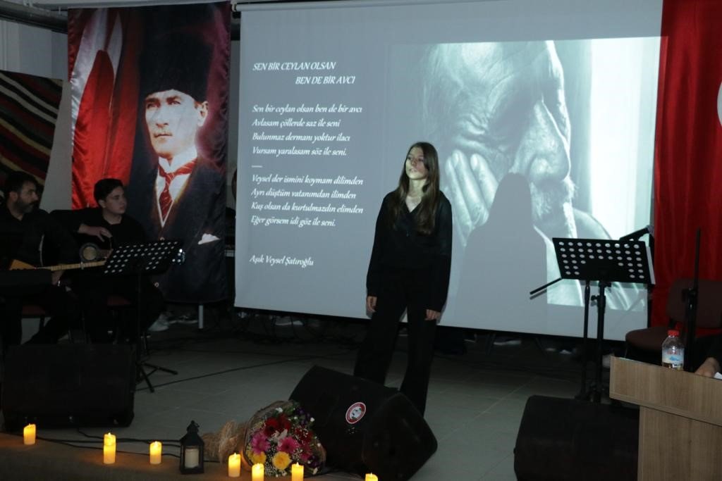 Öğrenciler halk ozanı Aşık Veysel’i andı