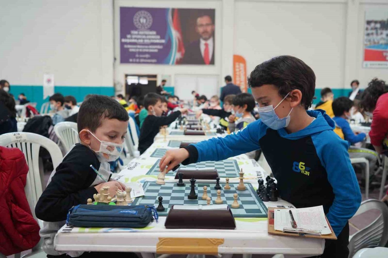 Çayırova Belediyesi Satranç Turnuvası düzenliyor