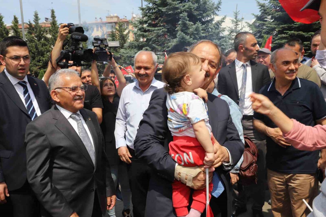 Bakan Özhaseki’ye Büyükşehir’de coşkulu karşılama