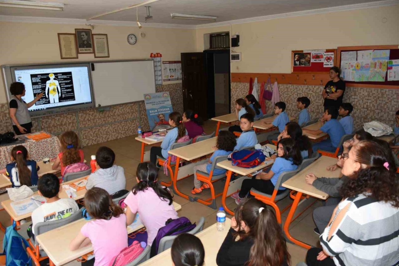 Aydın’da öğrencilerin balık ekmek keyfi