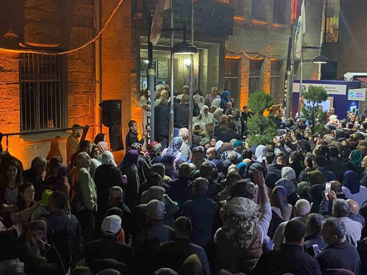 Sandıklı’da hacı adayları kutsal topraklara uğurlandı