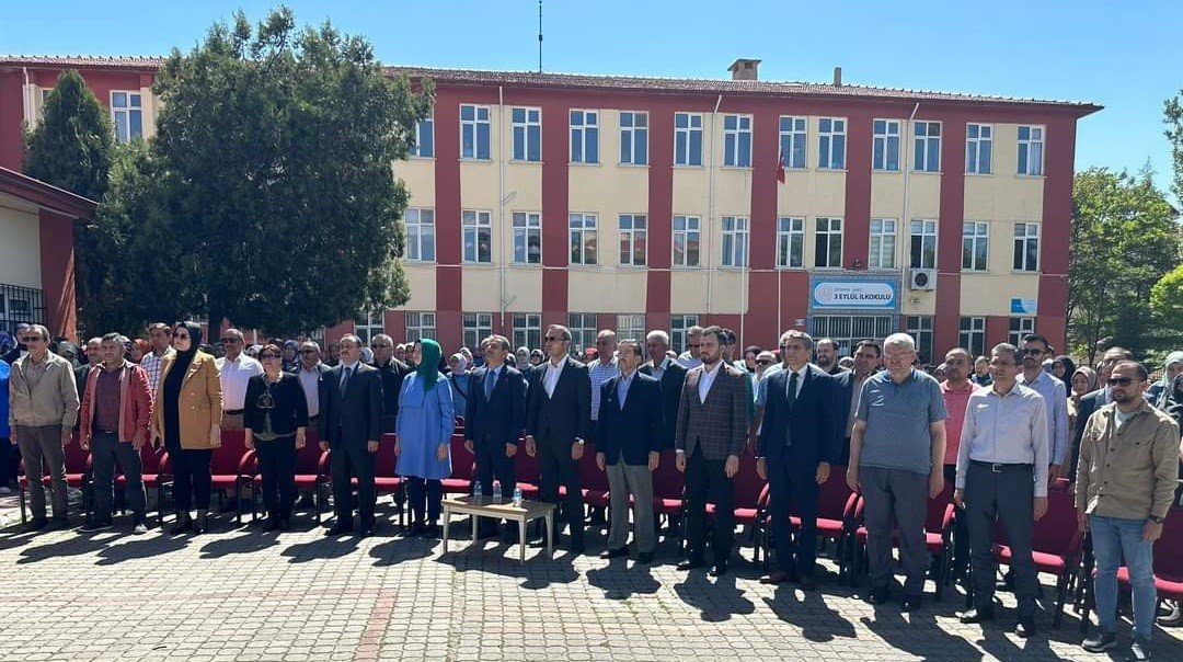 Emet Halk Eğitimi Merkezi Müdürlüğünün yıl sonu sergisi