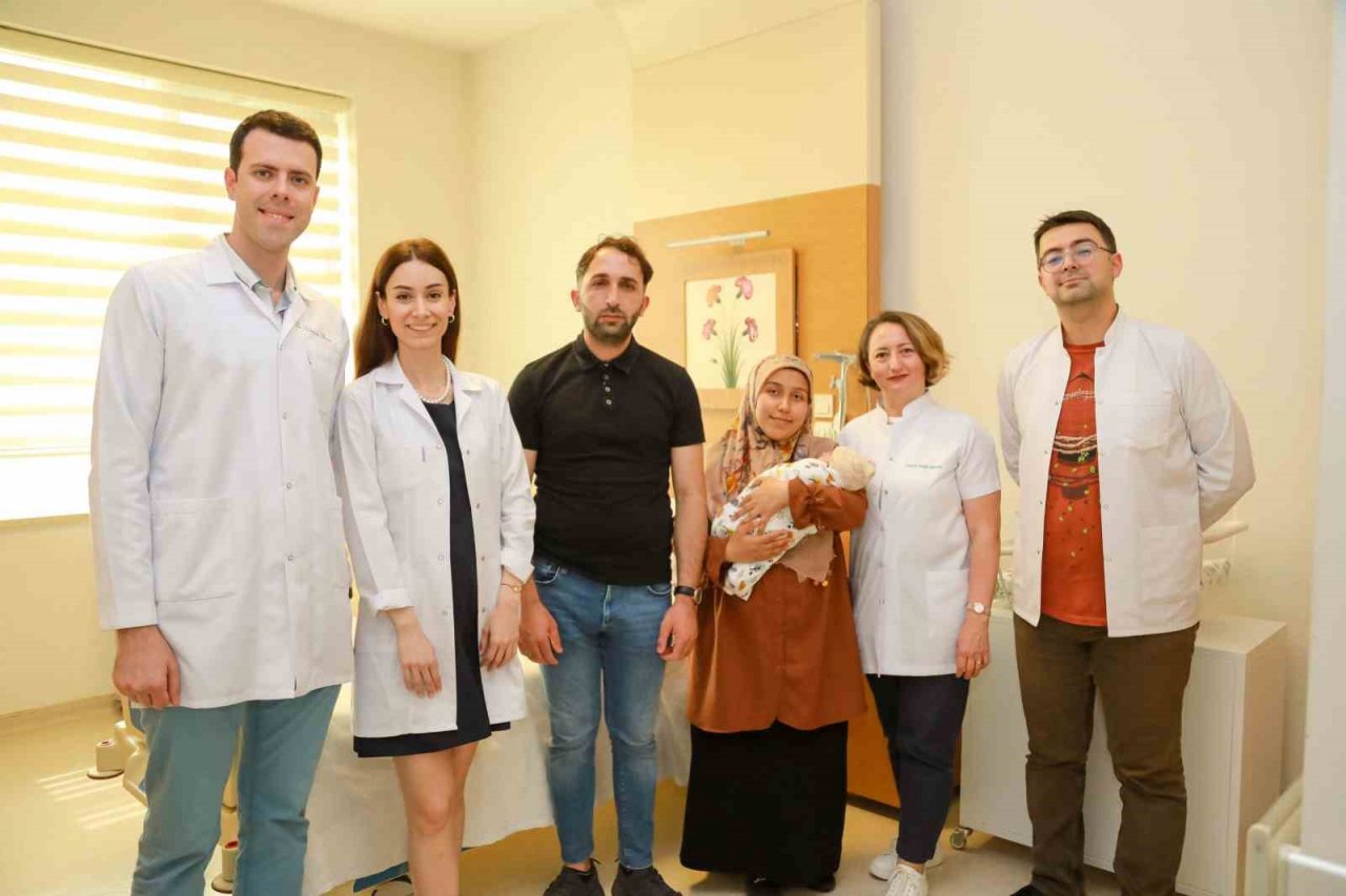 Bağırsakları göğüs kafesinde doğdu