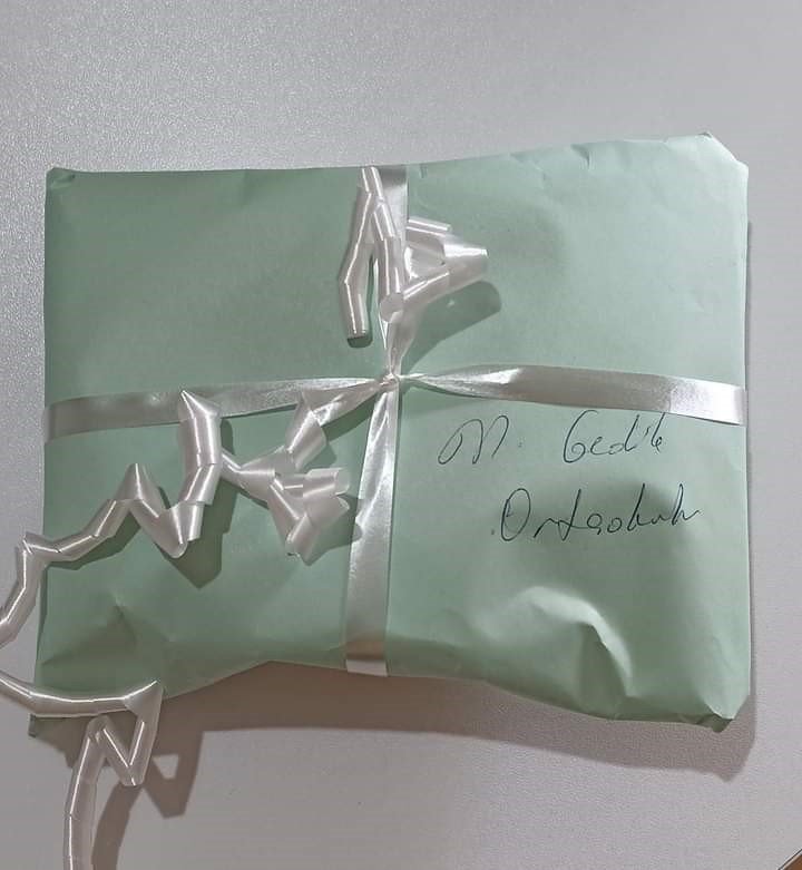 Nezaket kulübü Muhtar Nezahet Nazik’i ziyaret edip şiirlerini hediye etti