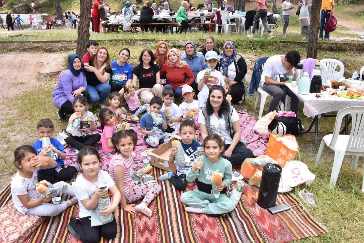 Geleneksel Cumhuriyet İlkokulu pikniği düzenlendi