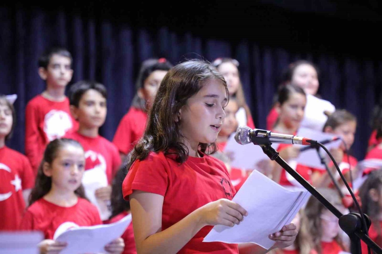 Gemlik Belediyesi Çocuk Korosu izleyenleri büyüledi
