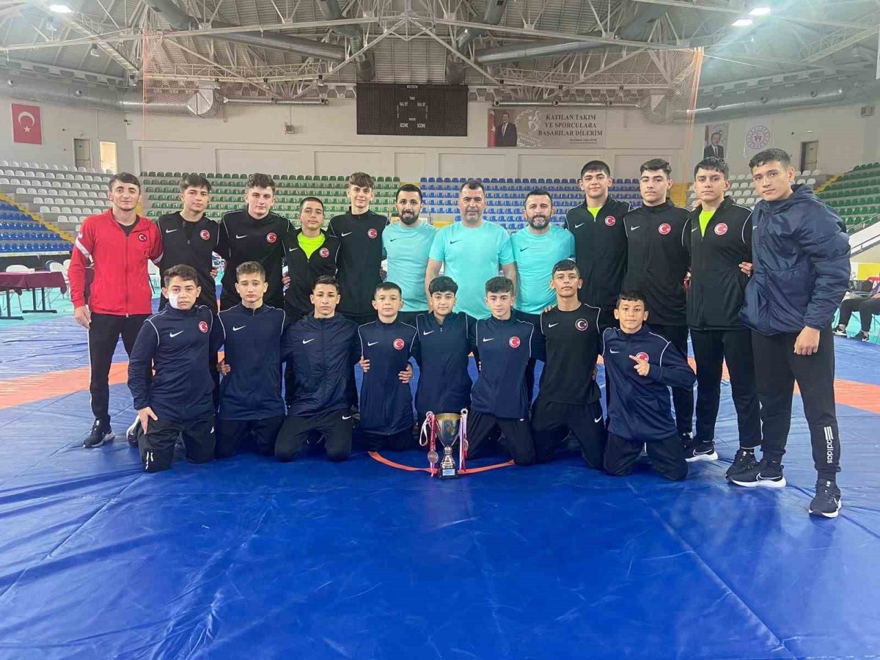 Manisa Güreş Eğitim Merkezi, Rize’de Türkiye şampiyonu oldu