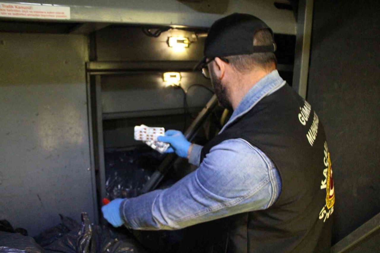 Kapıkule’de 1 milyon lira değerinde kaçak elektronik sigara, içki ve ilaç ele geçirildi