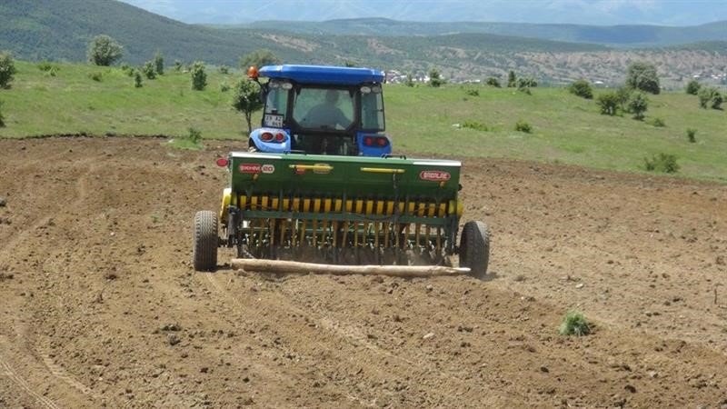 Türkiye’nin ilk karabuğday işleme fabrikasına sahip Gümüşhane’de buğday ekim sezonu başladı