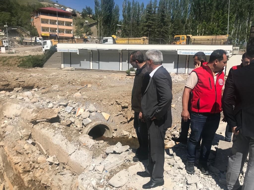 Gürsu Belediyesi teknik ekibi deprem bölgesinde