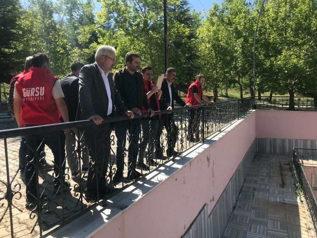 Gürsu Belediyesi teknik ekibi deprem bölgesinde