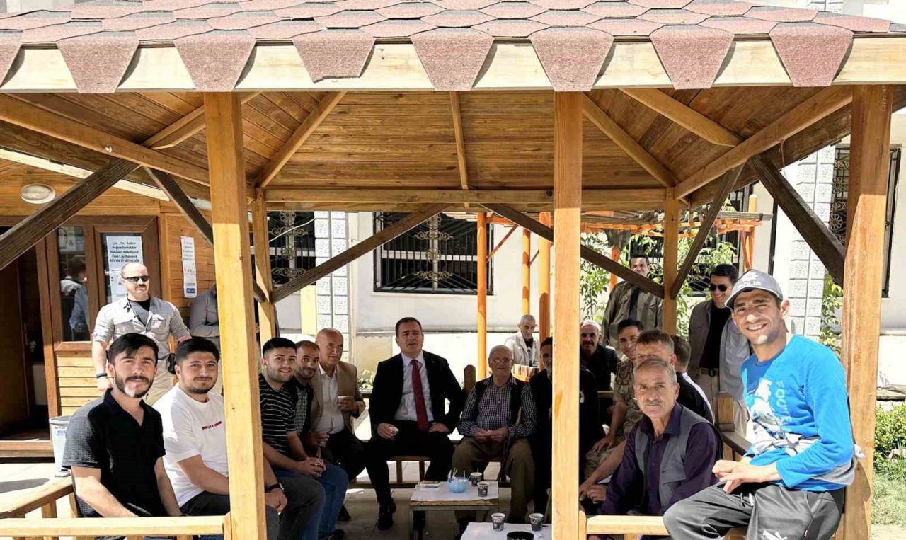 Vali Akbıyık halkın sorun ve taleplerini dinledi