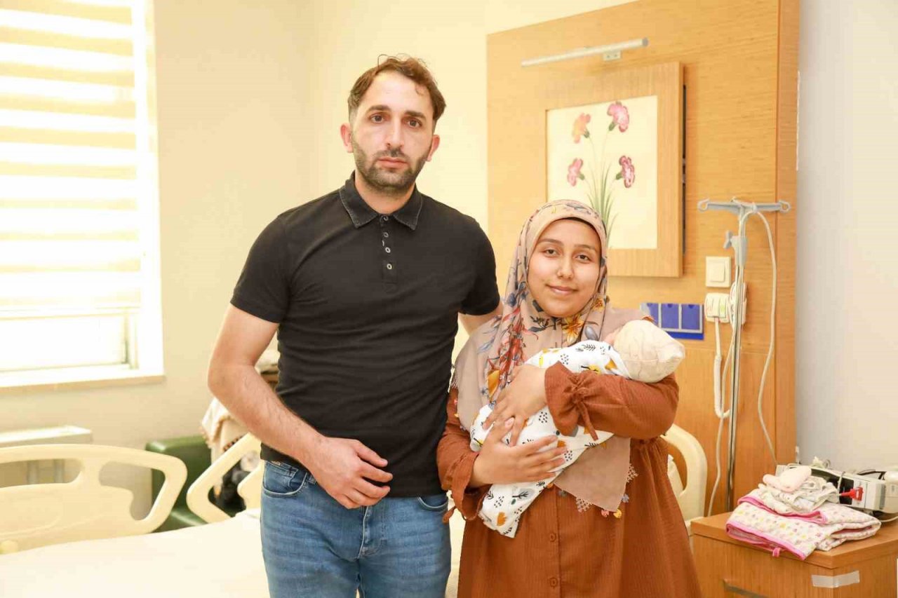 Bağırsakları göğüs kafesinde doğdu