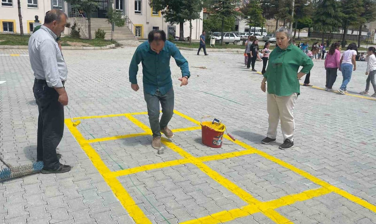 Hisarcık Atatürk İlkokulu bahçesi renklendi