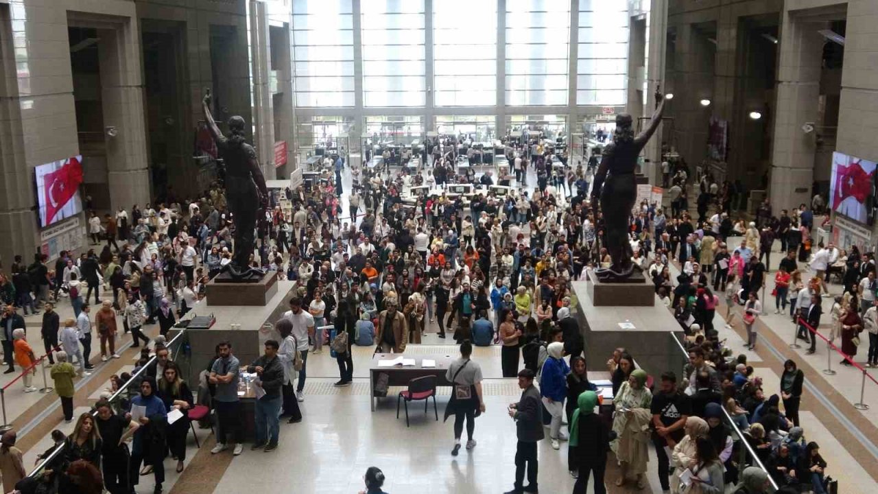 Çağlayan Adliyesi’nde icra ve zabıt katipliği kuyruğu