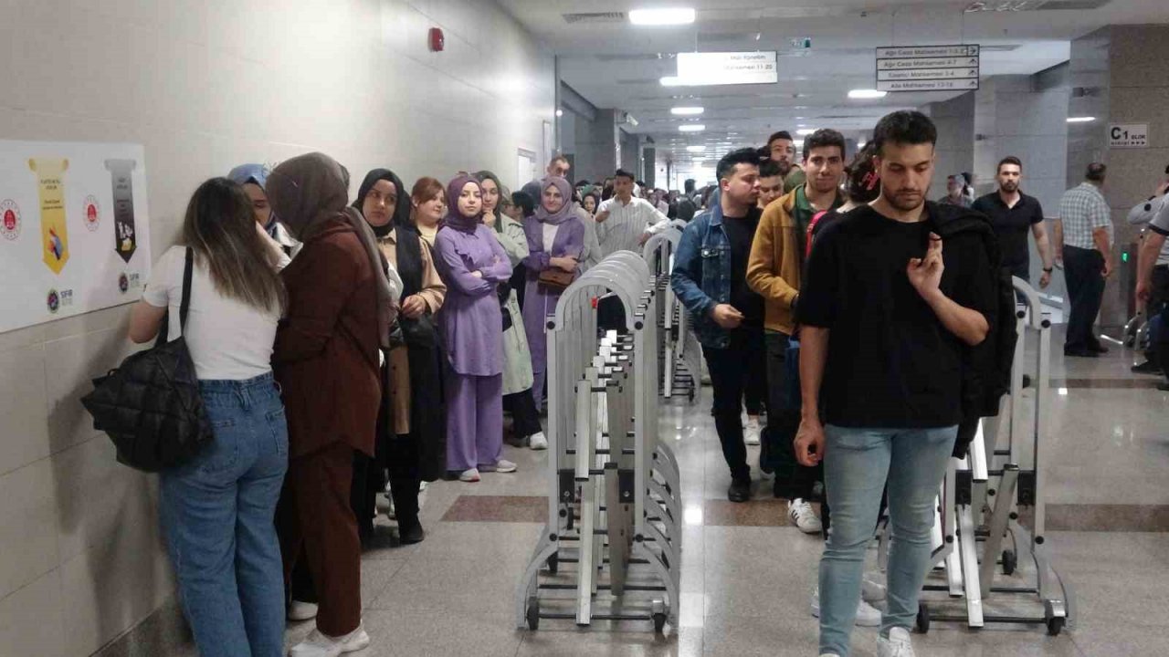 Çağlayan Adliyesi’nde icra ve zabıt katipliği kuyruğu