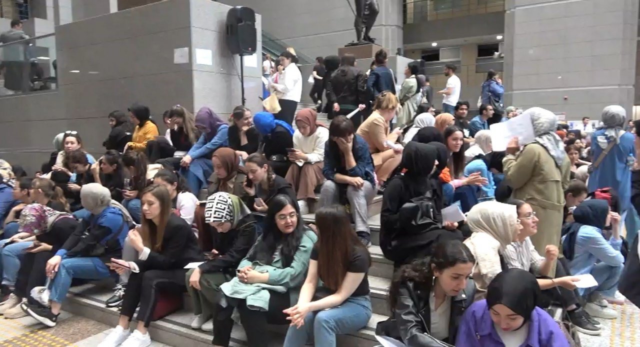 Çağlayan Adliyesi’nde icra ve zabıt katipliği kuyruğu