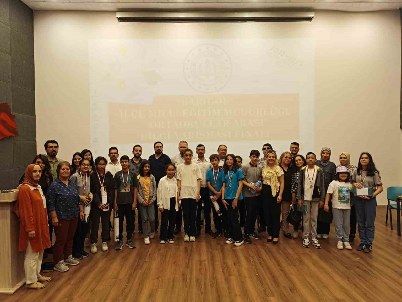 Bilgi yarışmasının kazananı, Şehit Esin Akay Ortaokulu oldu