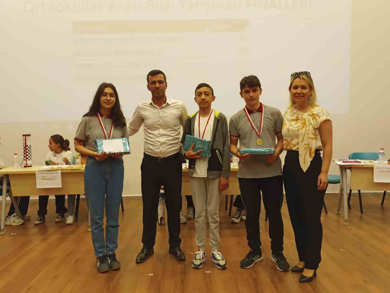 Bilgi yarışmasının kazananı, Şehit Esin Akay Ortaokulu oldu