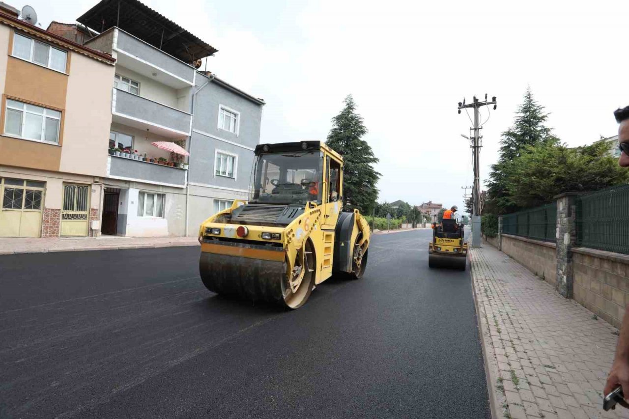İnegöl park caddesinin asfaltı yenileniyor