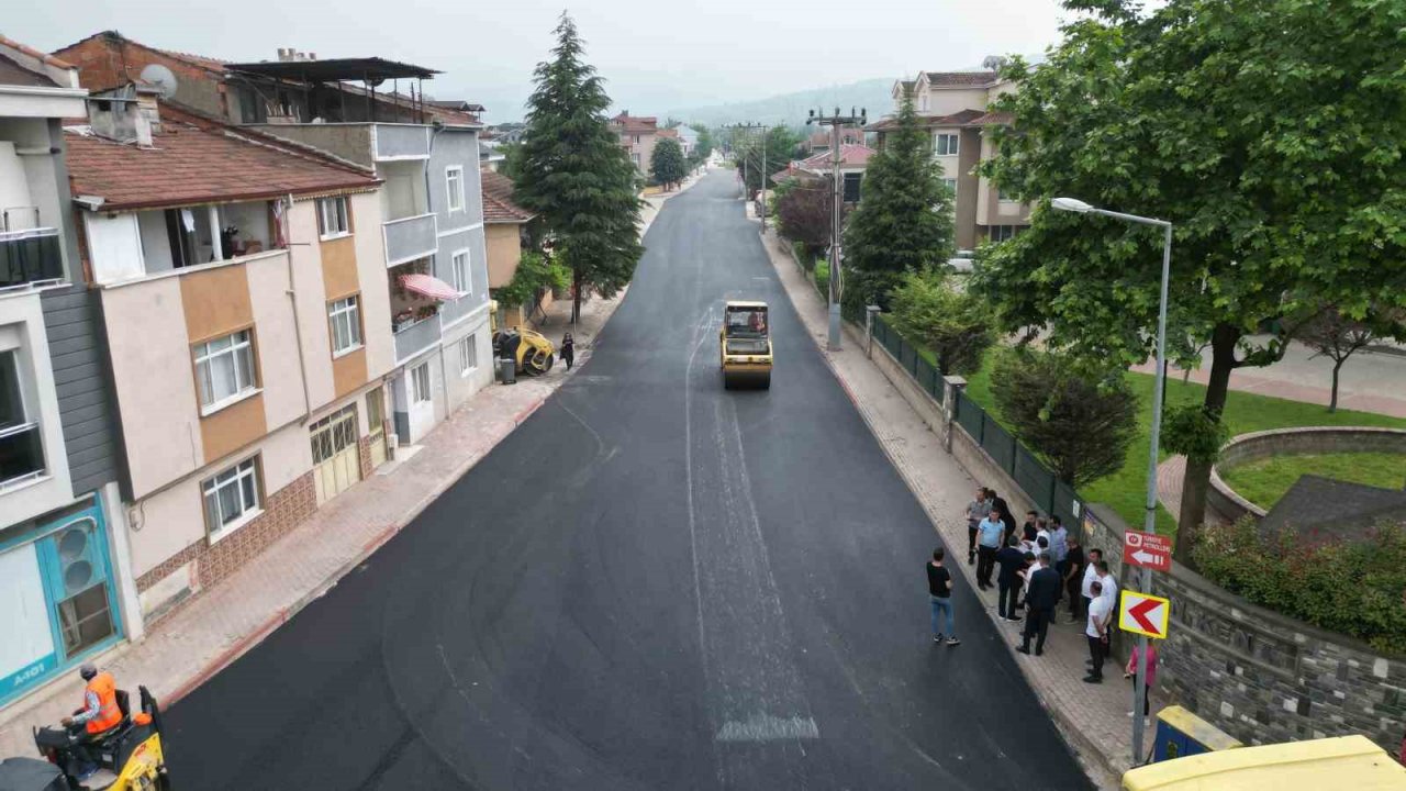 İnegöl park caddesinin asfaltı yenileniyor
