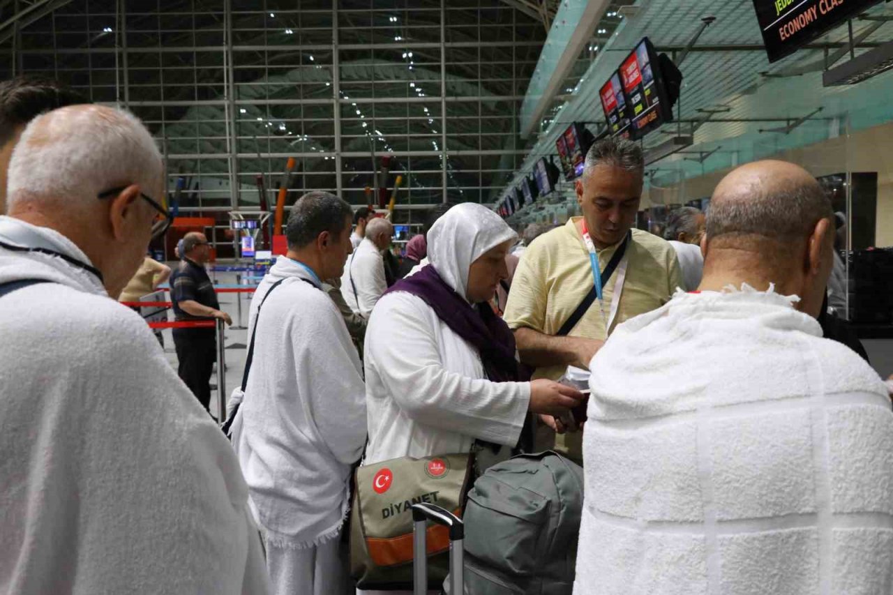 İzmir’den ilk hacı kafilesi yola çıktı