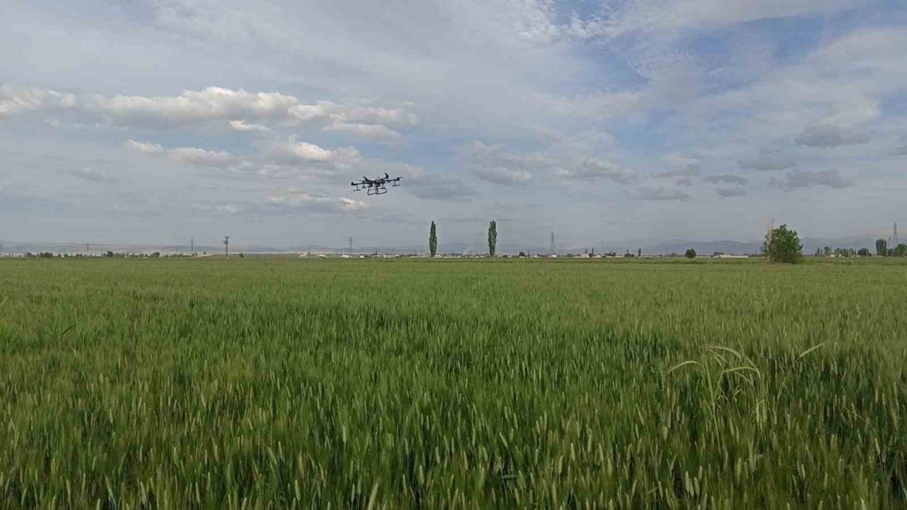 Tarımsal ilaçlamada traktörün yerini ZİHA’lar alıyor