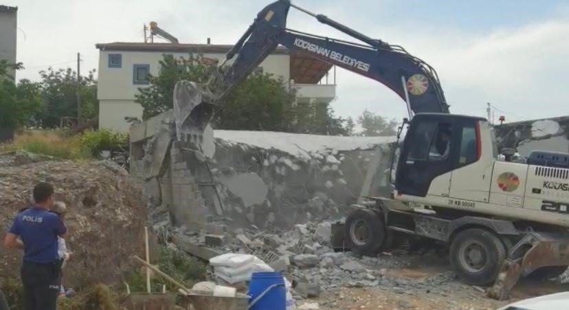 Ruhsatsız yapı yıkımında olay
