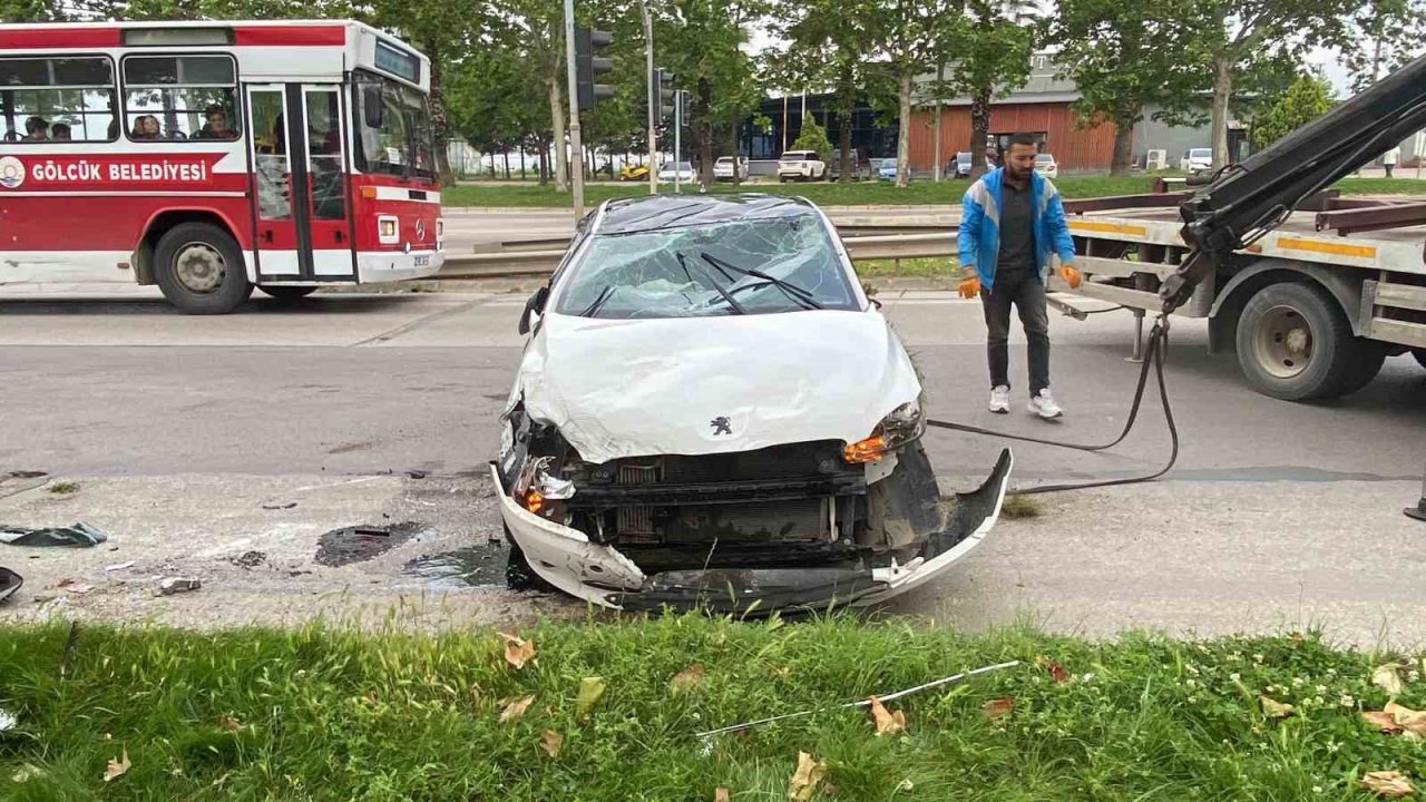 Takla atan otomobilden burnu bile kanamadan çıktı